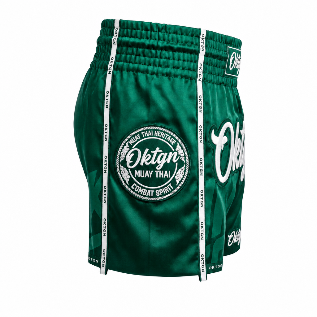Short Muay Thai OKTAGON vert profil droit medaillon brode
